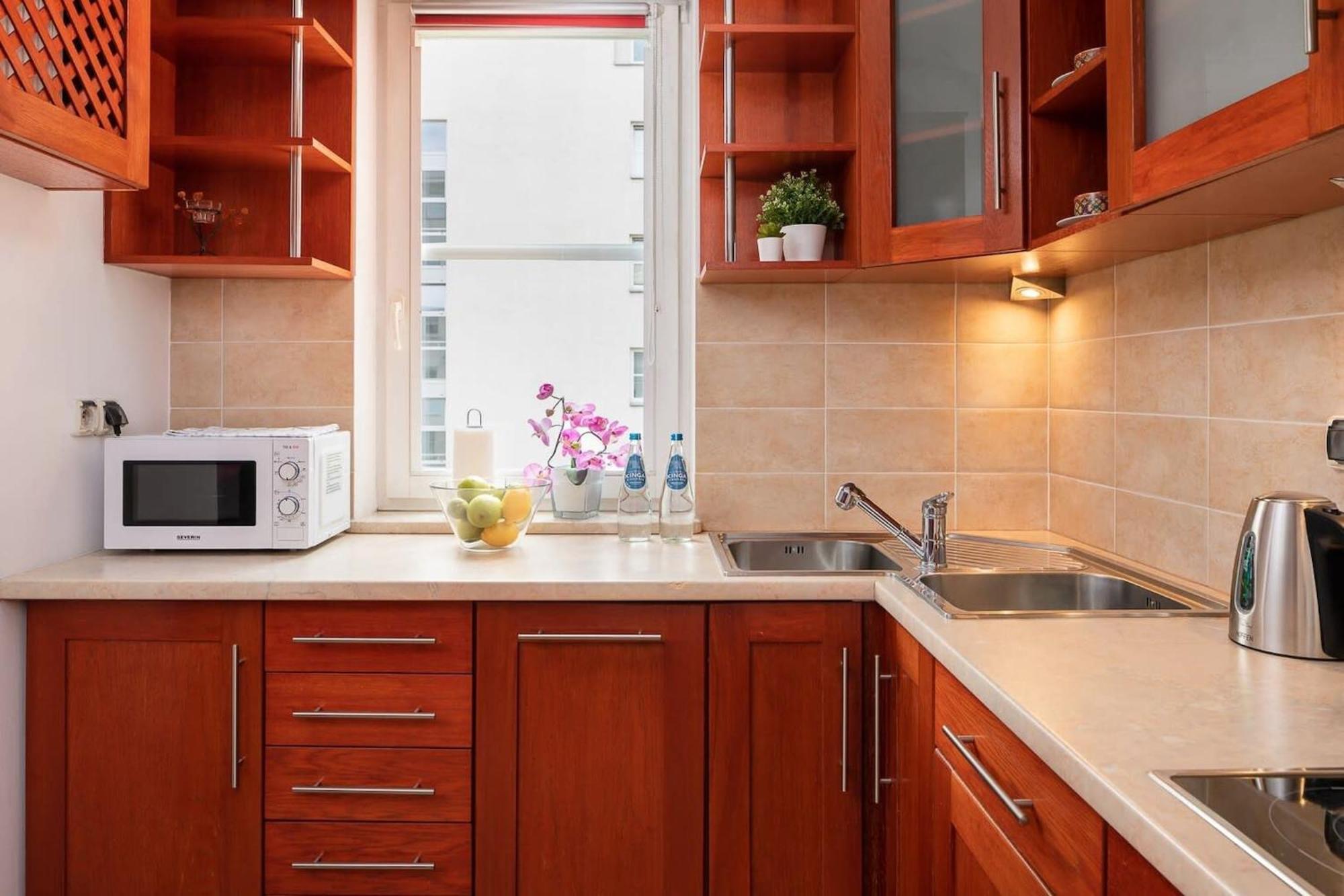 Elektoralna 12A - Colorful Apartment With Balcony By Noclegi Renters วอร์ซอ ภายนอก รูปภาพ