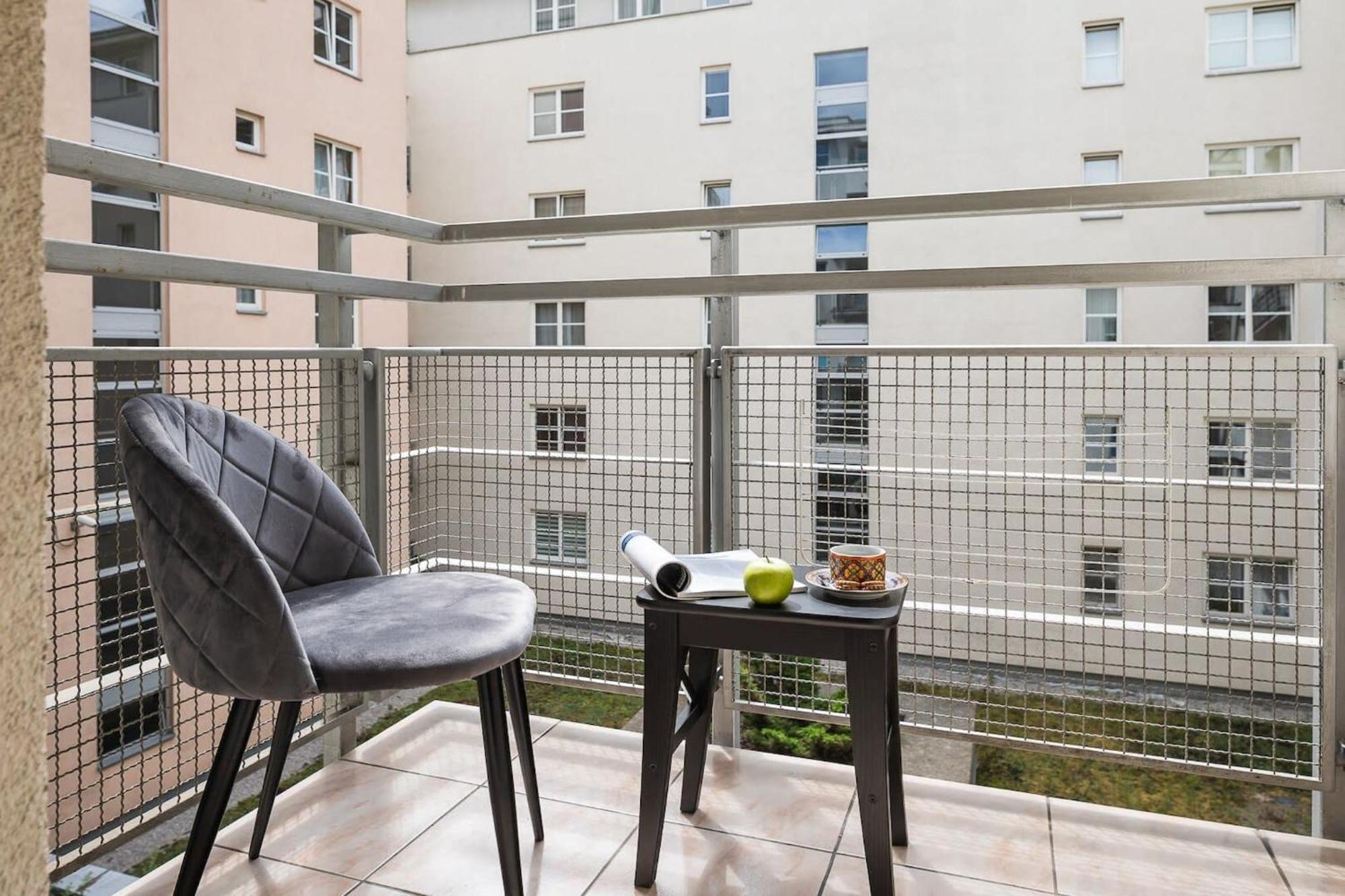 Elektoralna 12A - Colorful Apartment With Balcony By Noclegi Renters วอร์ซอ ภายนอก รูปภาพ
